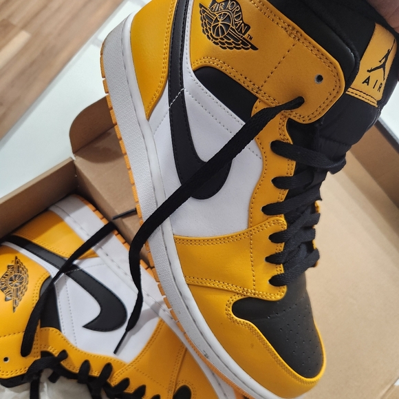 Air Jordan 1 - Picture 6 of 8